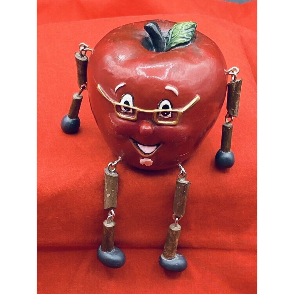 2006 WMG Anthropomorphic Whole Red Apple with Glasses and Goatee Shelf Sitter